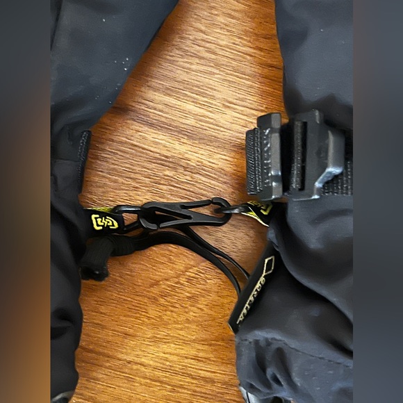 Burton
Women's 
XL
Black
Gortex
Mittens - Picture 6 of 12